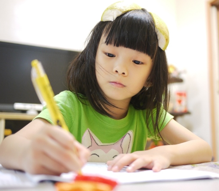 家長不再頭痛！專家傳授改善孩子「寫作業拖拉」的方法