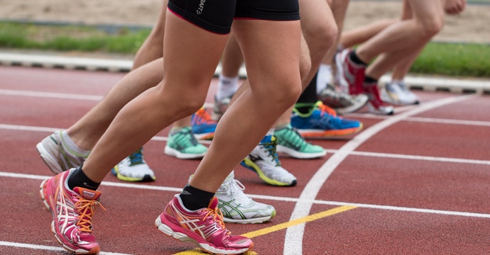 不想路跑完有「跑者膝」、膝蓋痛，運動前後怎麼按摩及做伸展運動？