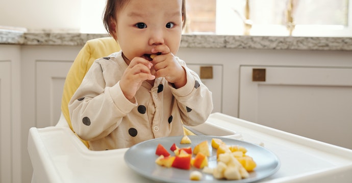 副食品怎麼吃？BLW寶寶自主進食法與傳統餵食法比一比